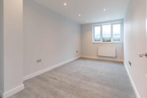 Kingsbridge Road, Walton-On-Thames, KT12 photo 4
