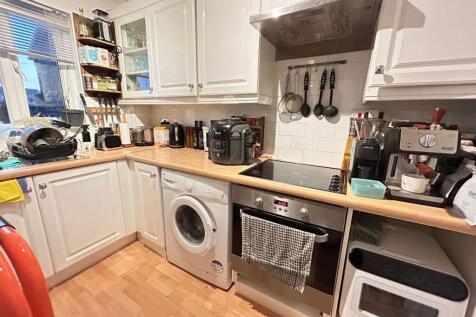 Chandos Close, Grange Park, Swindon, SN5 6AH photo 3