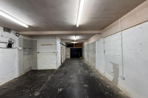 Retail Property (high street) to rent Image 3