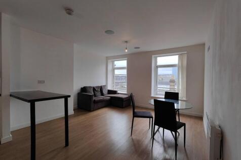 Open plan lounge/kitchen
