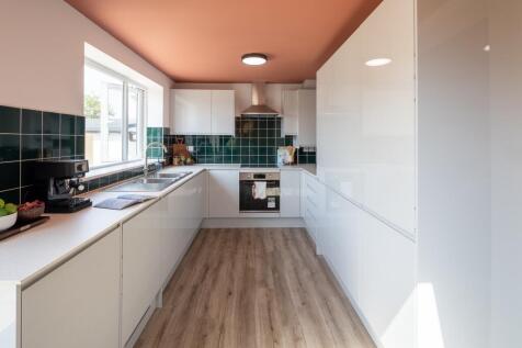 Modern kitchen with sleek gloss cabinetry and n...