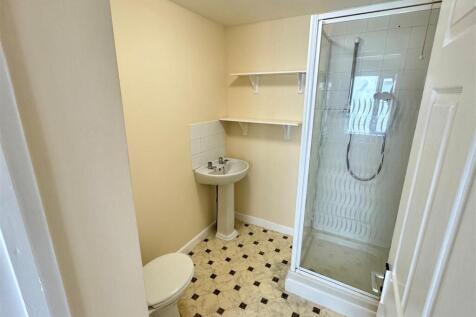 Flat 1, 36 Henver Road Shower Room