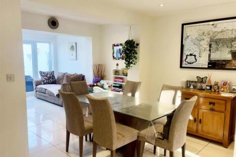 KITCHEN/ FAMILY ROOM