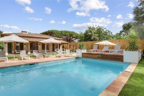 Authentic Provençal Estate In Ramatuelle