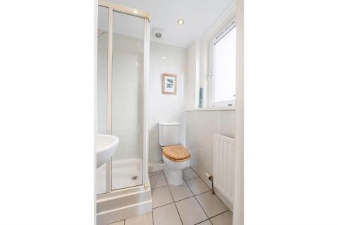 3 bed, 2 bath Flat in Leeds - Photo 10