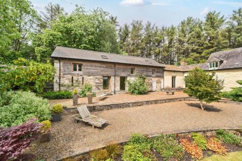 Barn with gravelled area.jpg