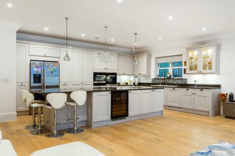 81830_4A-Bingham-Avenue-Poole (8).jpg