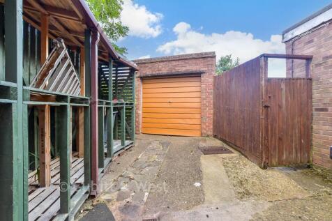 Garage/Wood Store