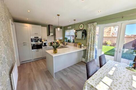 Kitchen / dining room