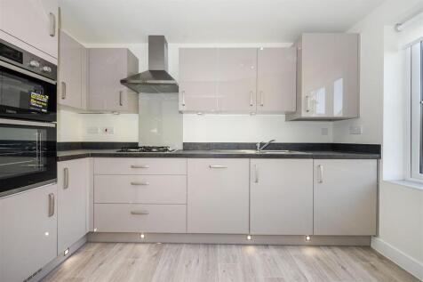 3 bedroom Semi Detached House in Stratford Drive, Prescot photo 4