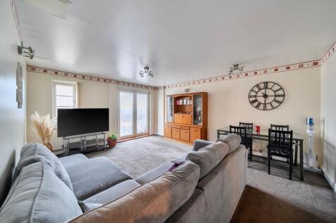 Lounge/dining area