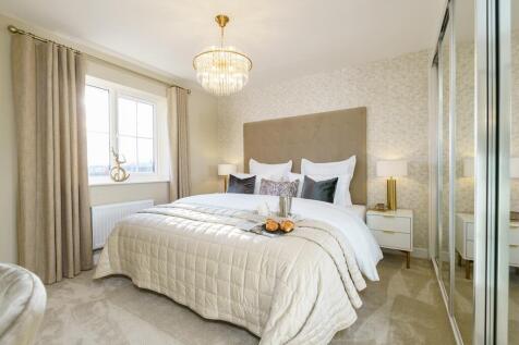 King-size bedroom with lots of space for storage