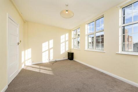 3 bedroom Maisonette for rent