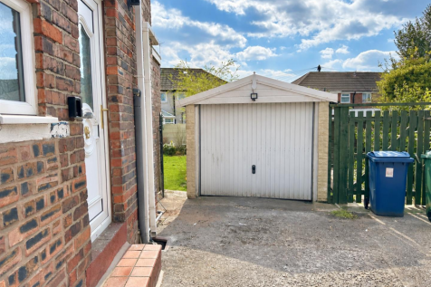 Garage/ driveway