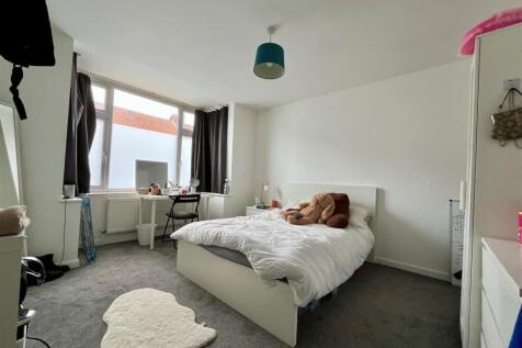 Bedroom 1.jpg