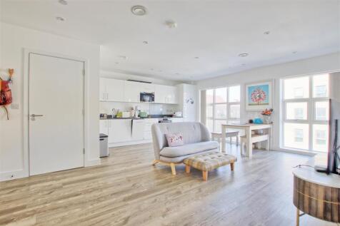 Living room showing kitchen.jpg