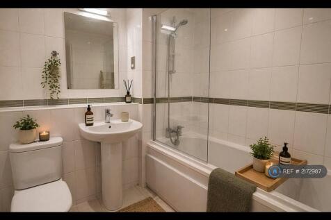 Main Bathroom (Example Furniture)