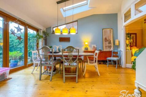 25 pine avenue dinin