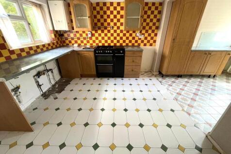 Madams Wood Road, Worsley, M28 photo 3