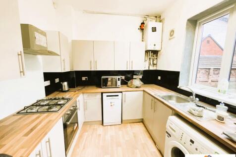7-bed detached on Derby Road, Nottingham, Nottinghamshire, NG7, £4,247/mo