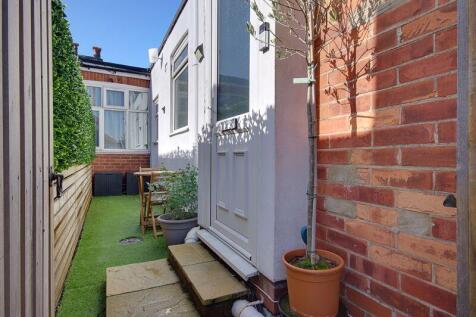 Private Entrance/Terrace