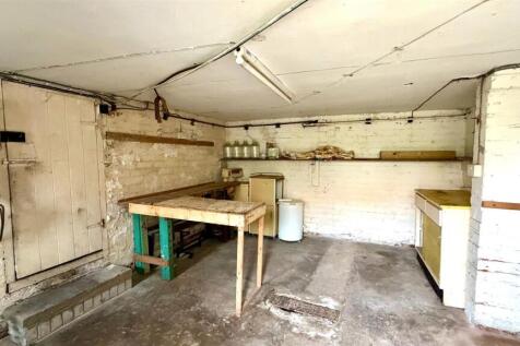 BASEMENT/CELLAR