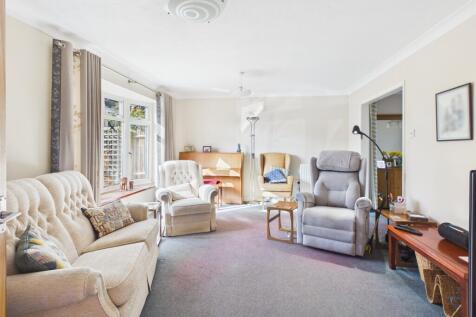 CAM02519G0-PR0392-STILL013