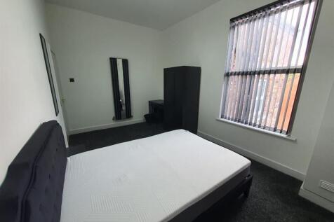 Bright double bedroom with modern furniture...