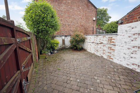 rear courtyard.JPG