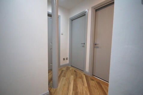 Manor Road, Woodley photo 4