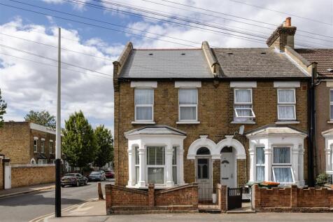 Station Road, E7