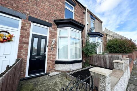 2-bed terraced on Alexander Street, Darlington, £700/mo