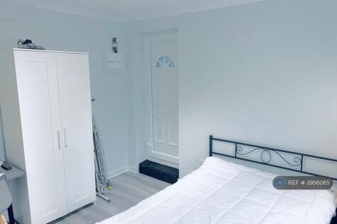 Large Self Contained Studio 