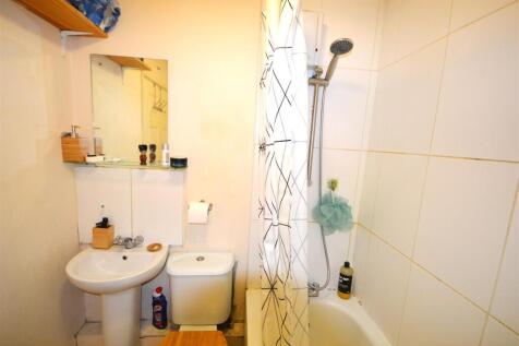 Bathroom.JPG