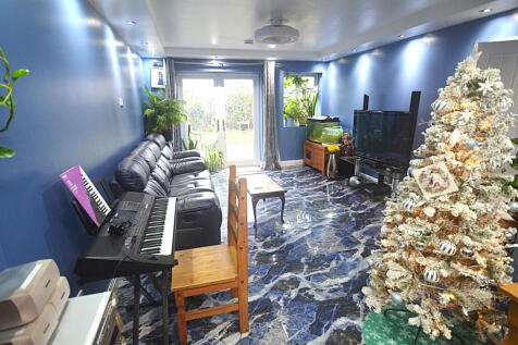 Five bedroom Bungalow to rent Wolseley Road, Romf