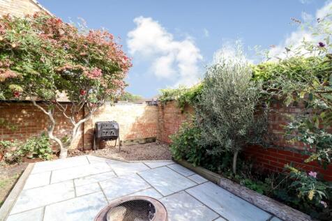 4-bed-house-prestbury (33).jpg