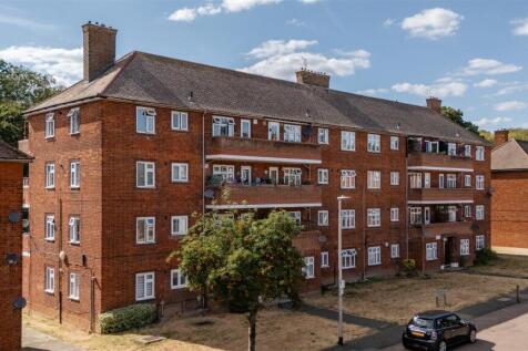 Rivenhall Gardens, E18