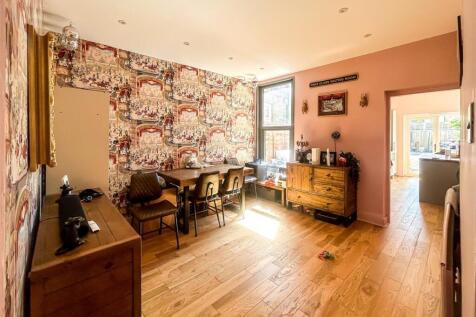 Rochford Avenue, Westcliff-On-Sea photo 4