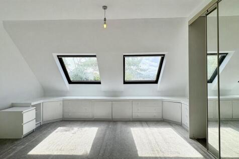 Manchester Rd, E14 (Massive house) For Sale By Bar