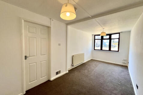 Wordsworth Close, Tipton, DY4 0TG photo 4