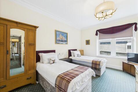 CAM03481G0-PR0105-STILL043