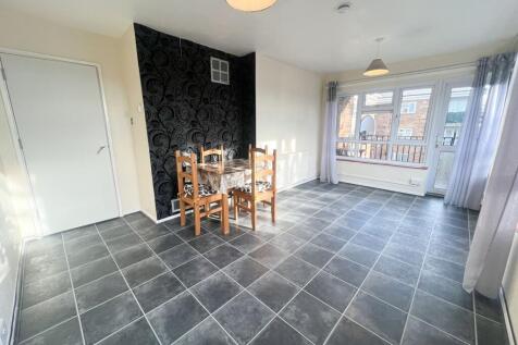 Dale Court E18