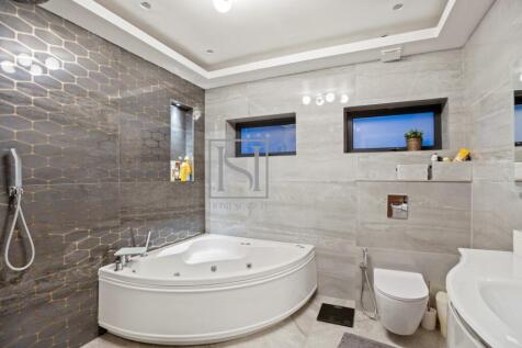 Main Bedroom Ensuite