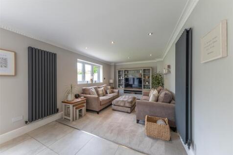 18 Royal Garden-024.jpg