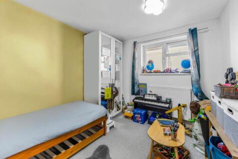 3 bed, 1 bath Maisonette in London - Photo 5