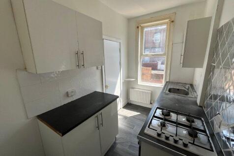 Clifton Terrace, Harehills, Leeds, West Yorkshire, LS9 photo 5