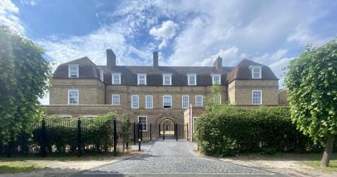 Studio flat on 42 Chapter House, Howes Place, Cambridge, CB3 0UW, £1,250/mo