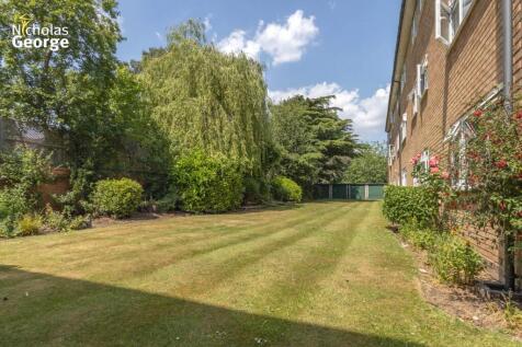 Warwick Court 2 grounds.jpg