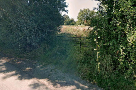 Private gated access on Warren Lane.