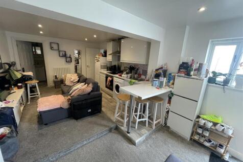 Lounge/Kitchen